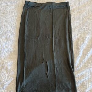 14th & Union Straight Midi Skirt in forest green